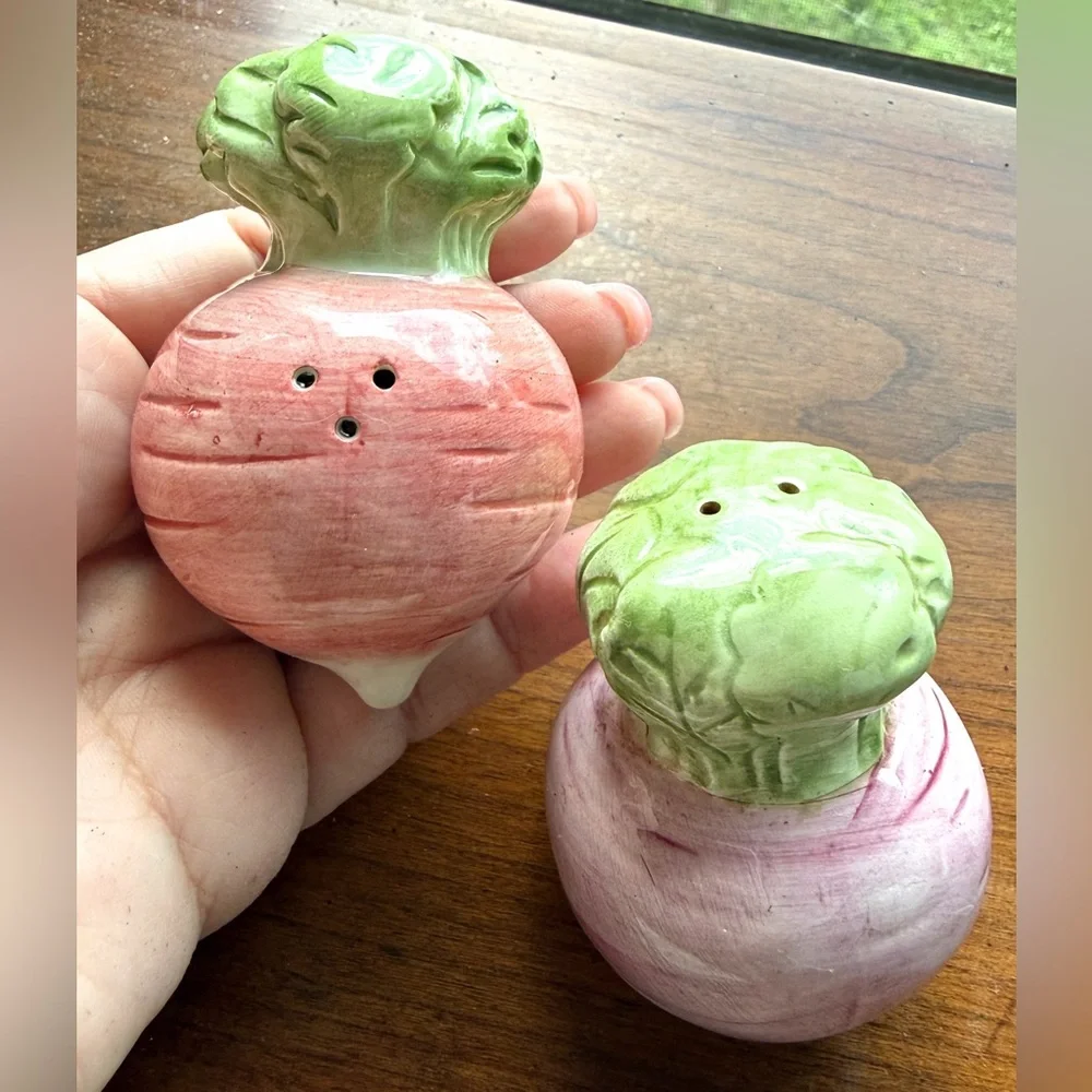 Fitz and Floyd Vintage Ceramic Vegetable (Radish/Turnip) Salt and Pepper Shakers - Picture 3 of 10